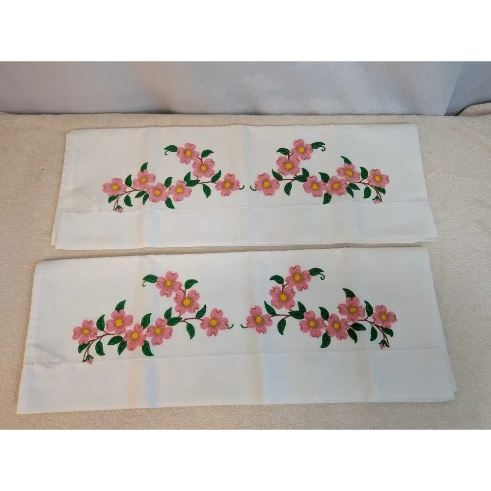Thomaston New Era White Embroidered Floral Hand Towels 2pc Set